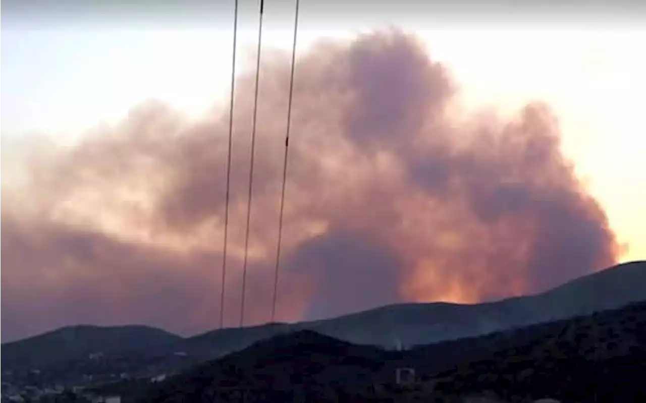 Incendi Grecia, esplode deposito armi dell'Aeronautica militare. VIDEO