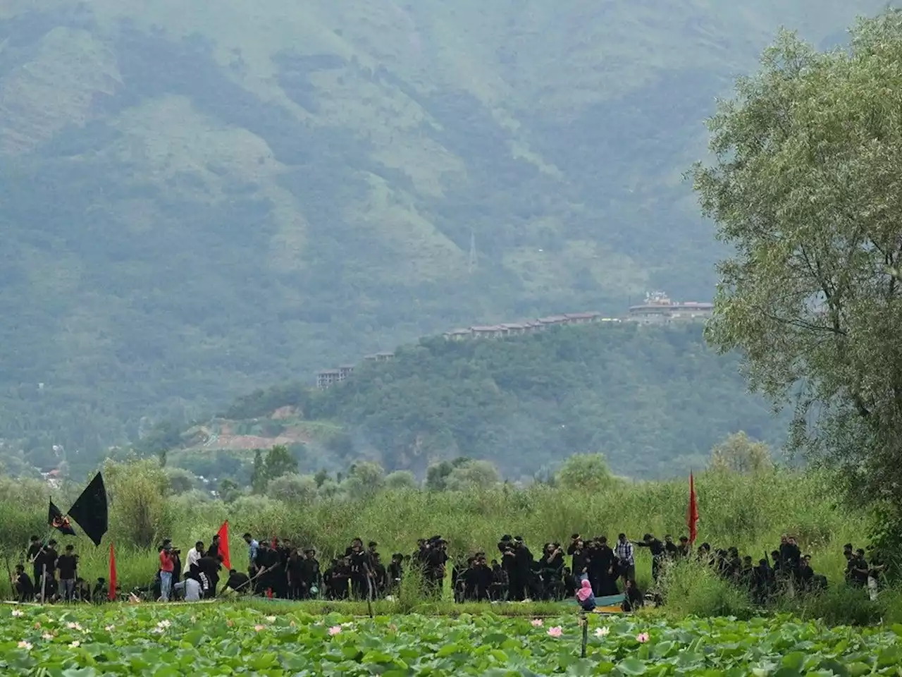 Millions of Shiite Muslims across the world commemorate the mourning day of Ashoura