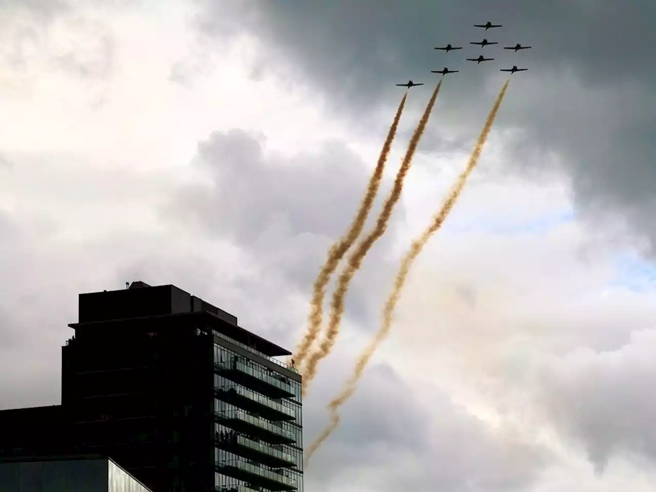 Snowbirds begin western tour with Saskatoon flyover