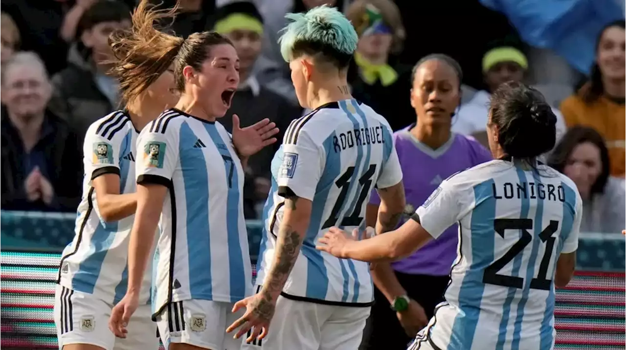 La Selección argentina femenina empató 2-2 con Sudáfrica: remontó el resultado y sigue con vida en el Mundial