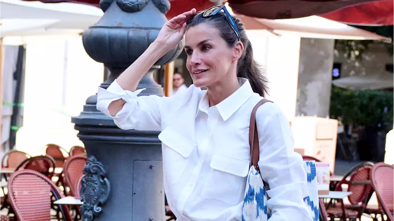 Letizia di Spagna a Palma di Maiorca, come si veste una regina in vacanza