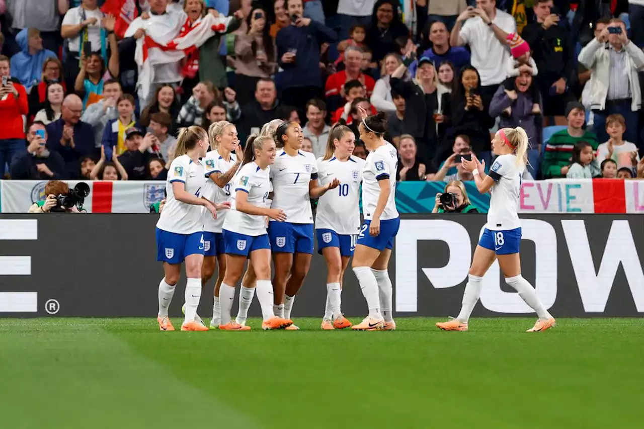 Engeland met anderhalf been in achtste finale, zorgen voor Wiegman