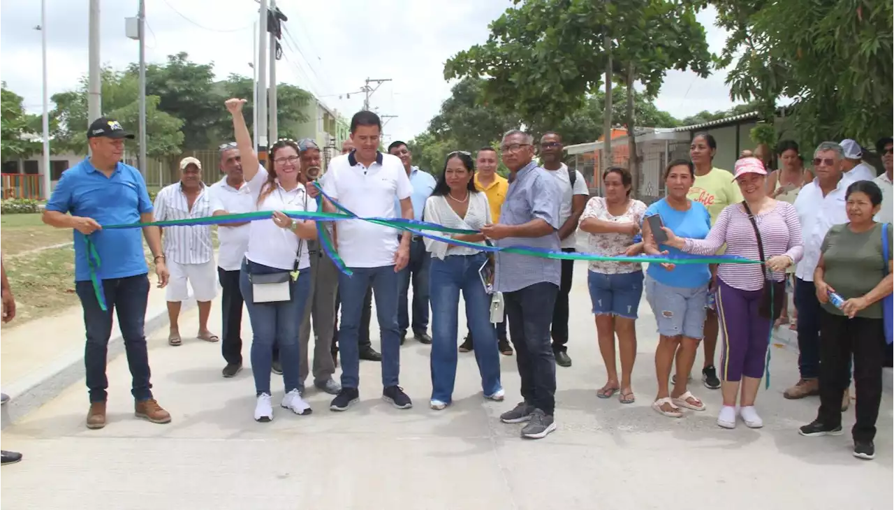 Entregaron en Soledad vías pavimentadas en los barrios La Viola y Las Colonias