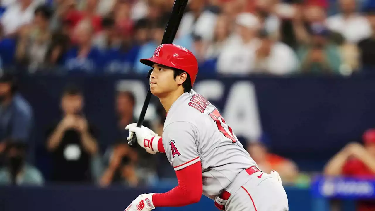 Shohei Ohtani pulled for pinch hitter in 9th due to cramps