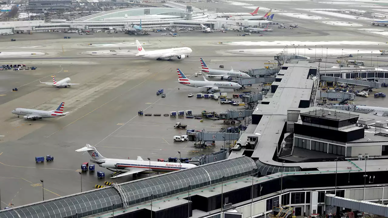 Prisoner tries to escape during transport at O'Hare airport, Chicago police say