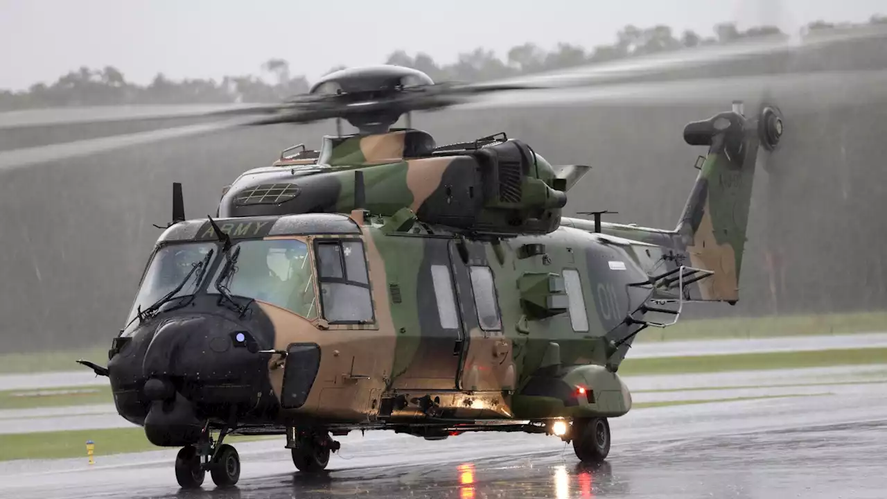 4 air crew members are missing after an Australian army helicopter ditched off the Queensland coast