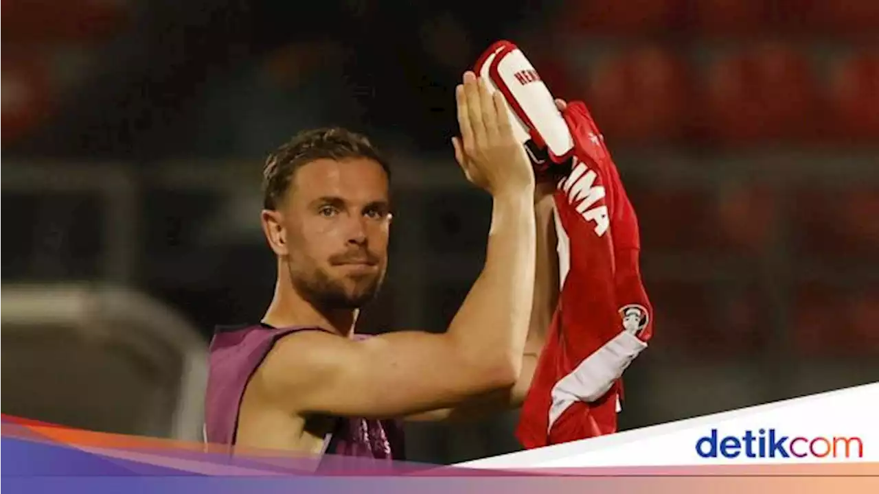 Fans LGBTQ+ Liverpool Kecewa Henderson Pindah ke Arab Saudi