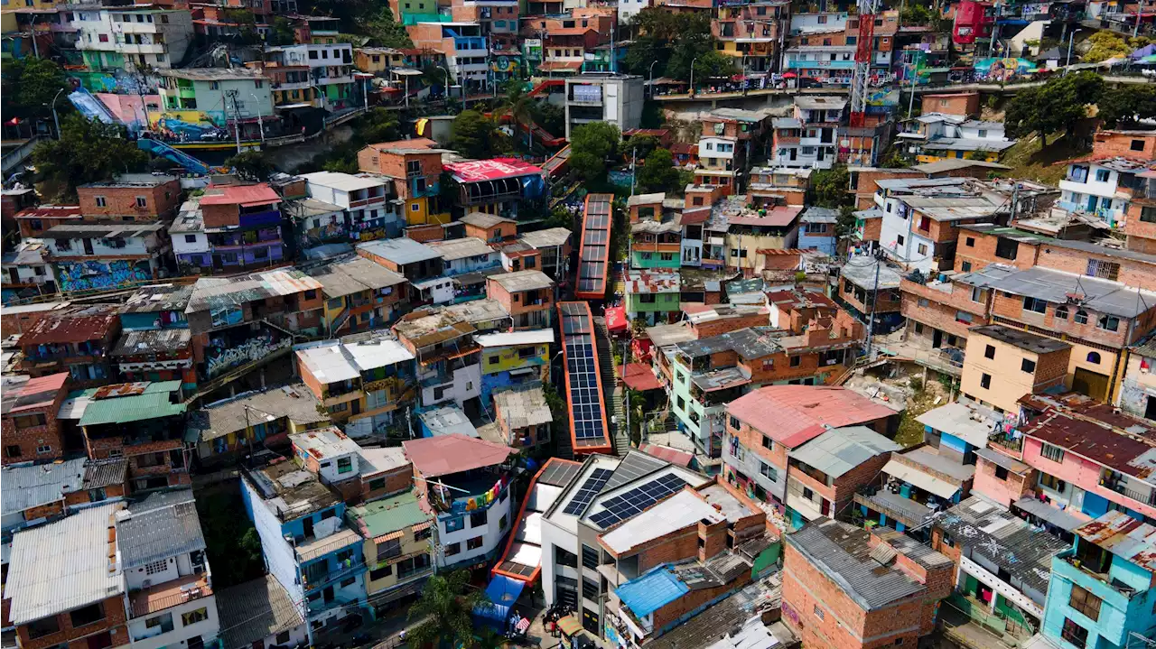 Medellín: polémica por creación de grupo de seguridad formado por civiles en Comuna 13