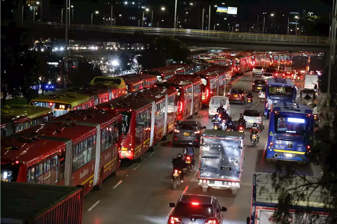 Tras grave accidente en la avenida NQS, vuelven a funcionar estaciones de TransMilenio