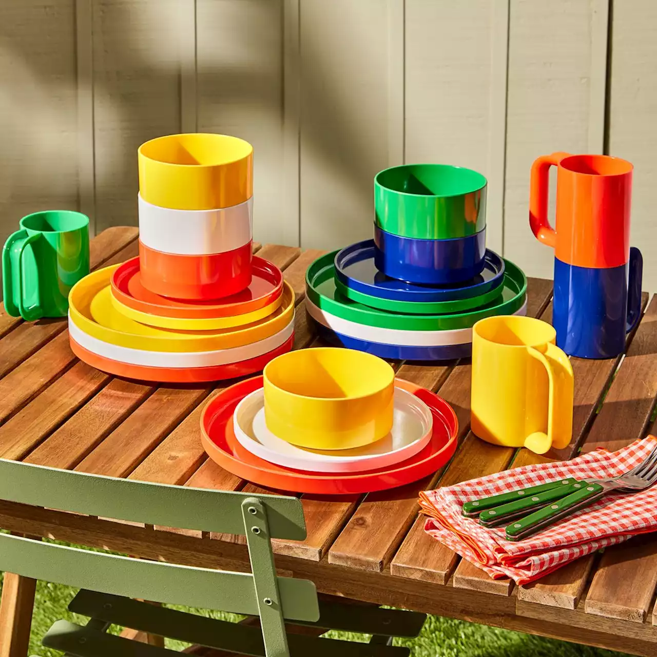 The 1960s Cult-Classic Dinnerware Making a Comeback