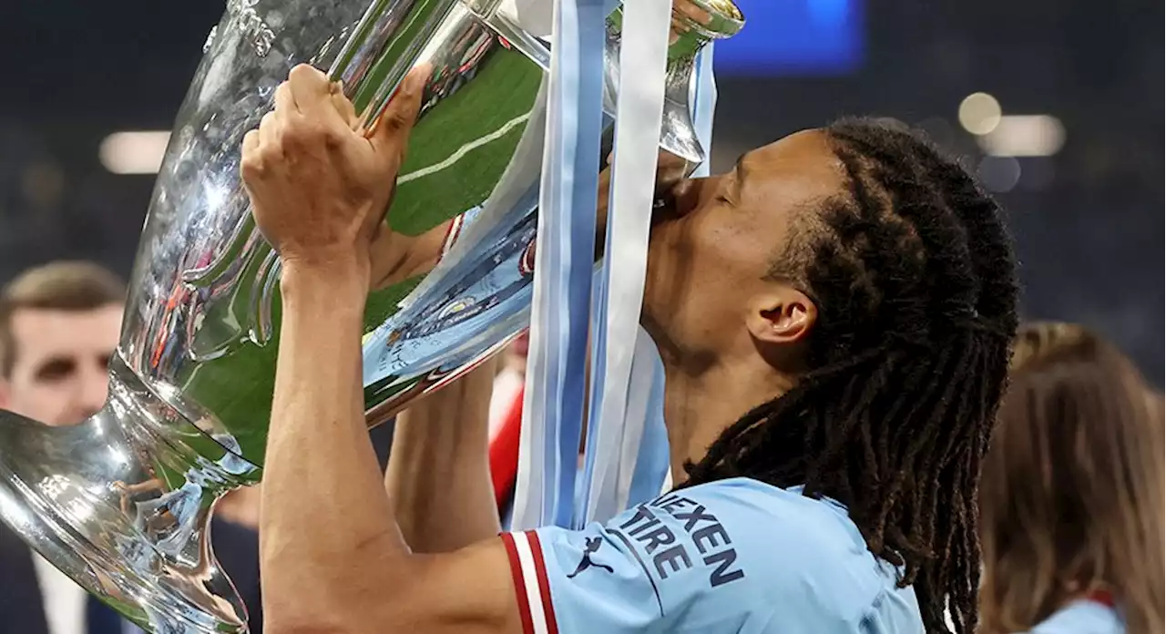 Officiellt: Aké förlänger med Manchester City