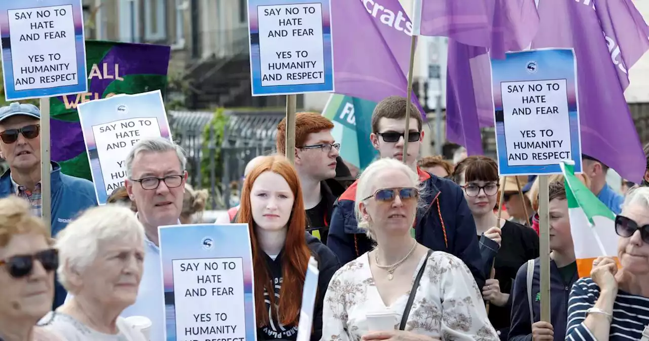 ‘Céad míle fáilte’: hundreds attend rally in solidarity with asylum seekers in Dún Laoghaire