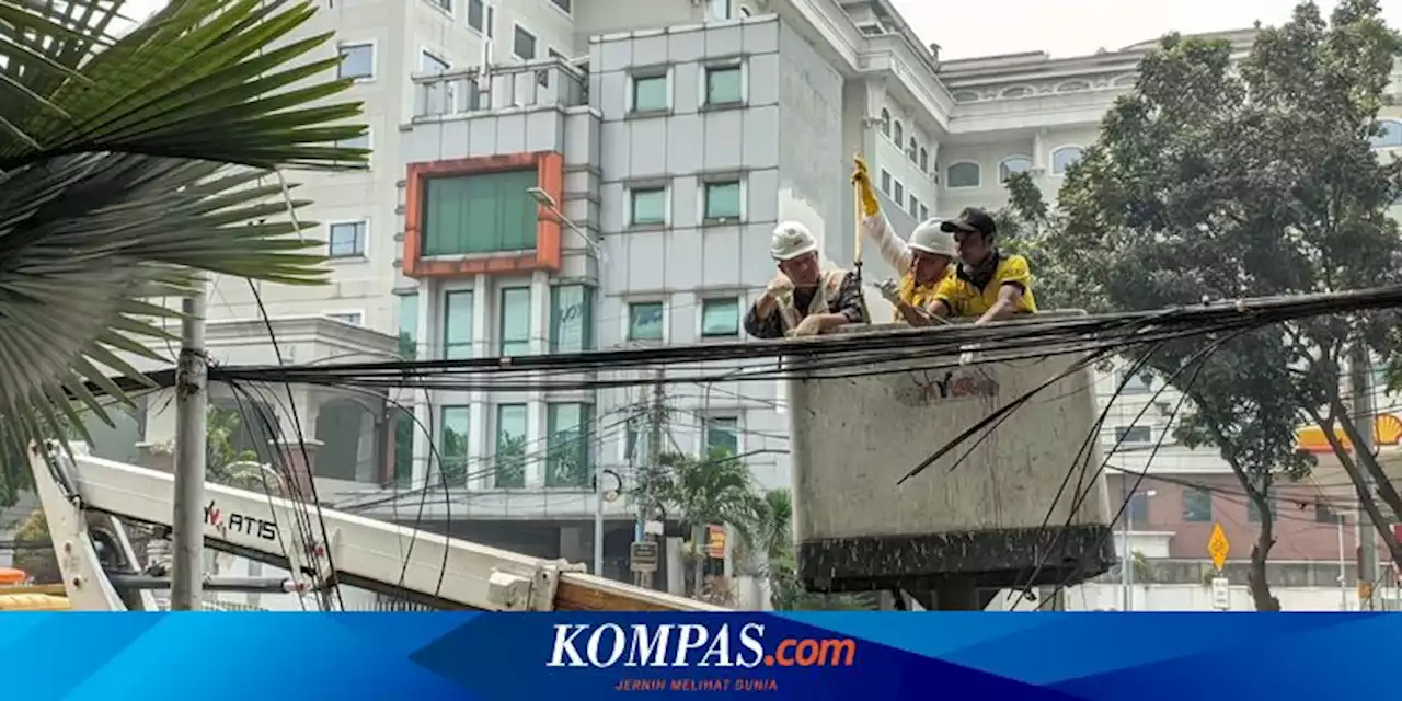 Saat Kabel Optik yang Semrawut dan Melintang di Jalanan Jakarta Kembali Makan Korban…