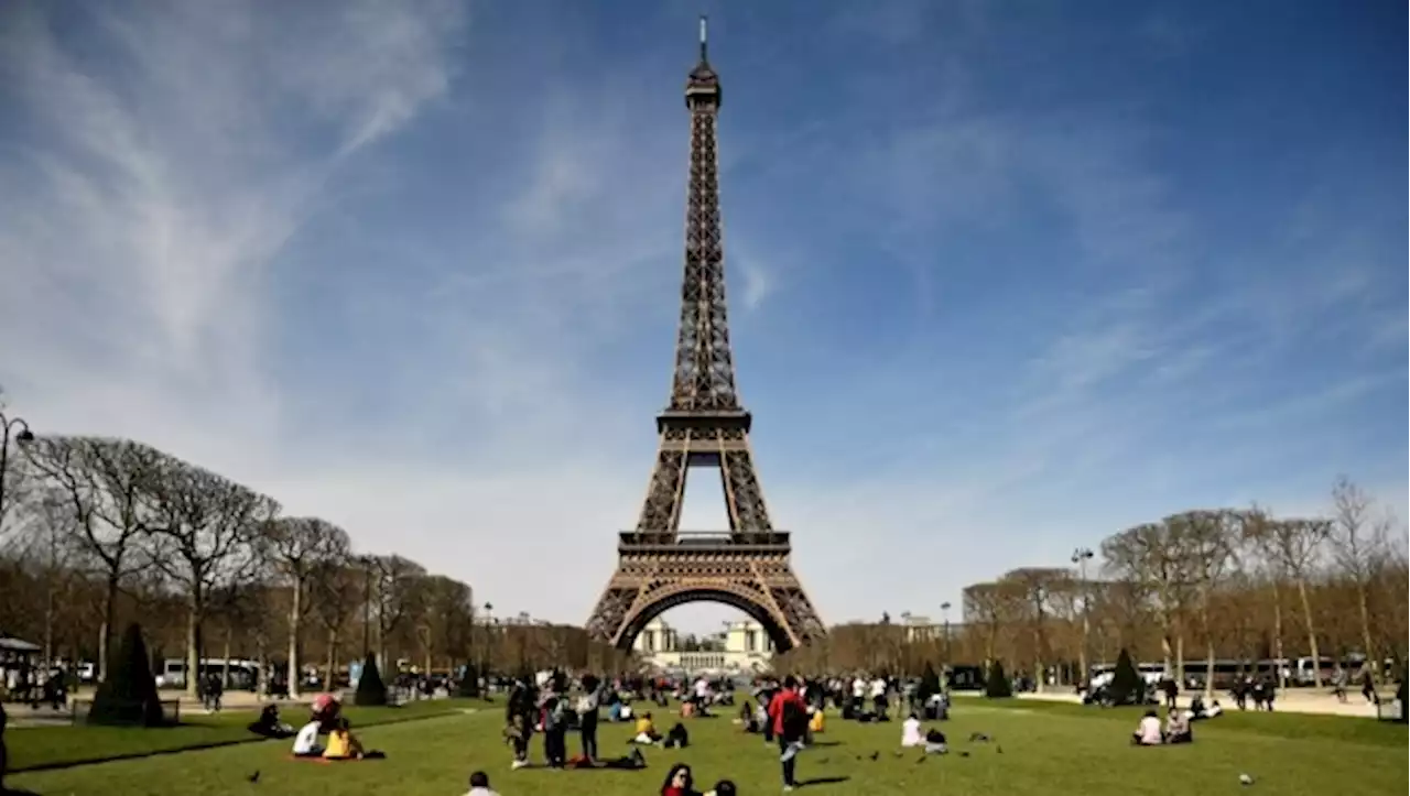 Touristin (27) vor Pariser Eiffelturm vergewaltigt