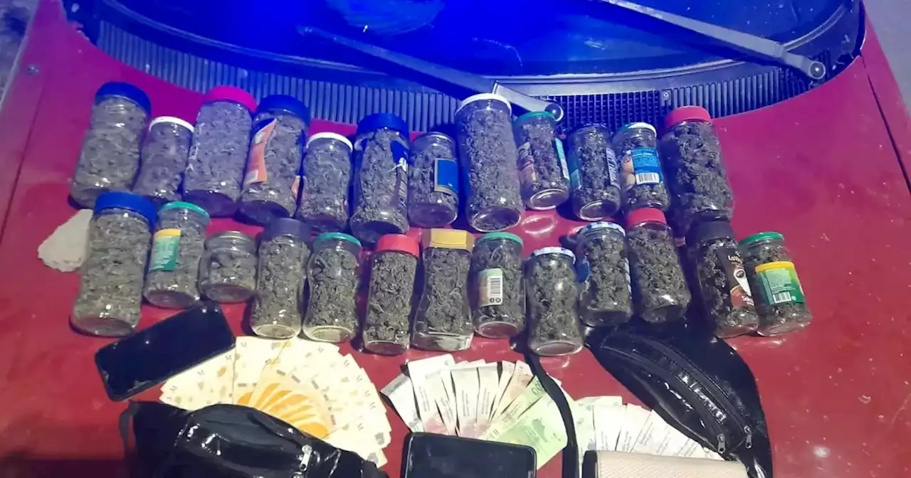 Córdoba: las sorprendieron con 25 frascos de marihuana en el auto | Sucesos | La Voz del Interior