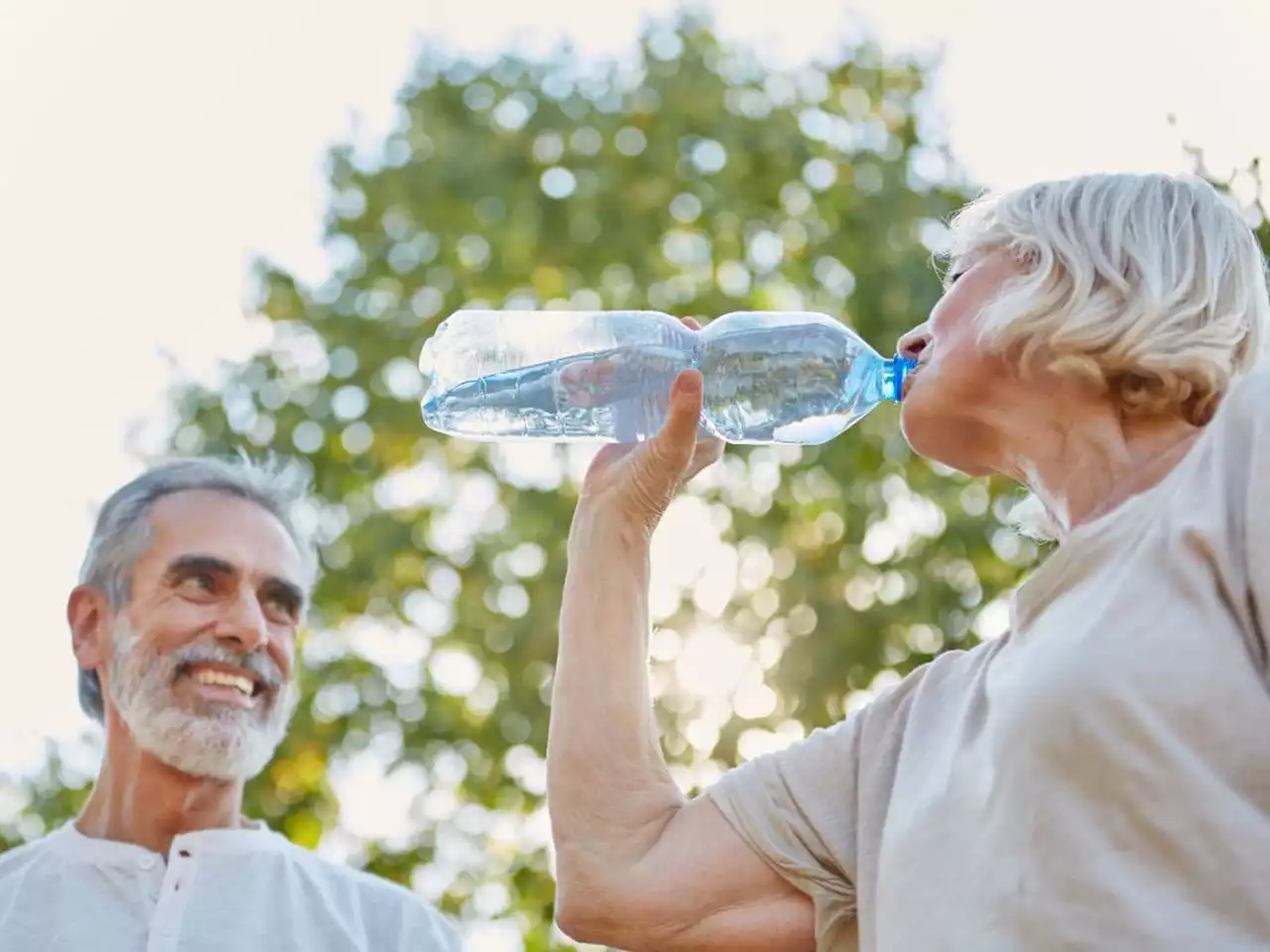 Miss Manners: Couple is baffled by dinner guests who bring their own bottled water