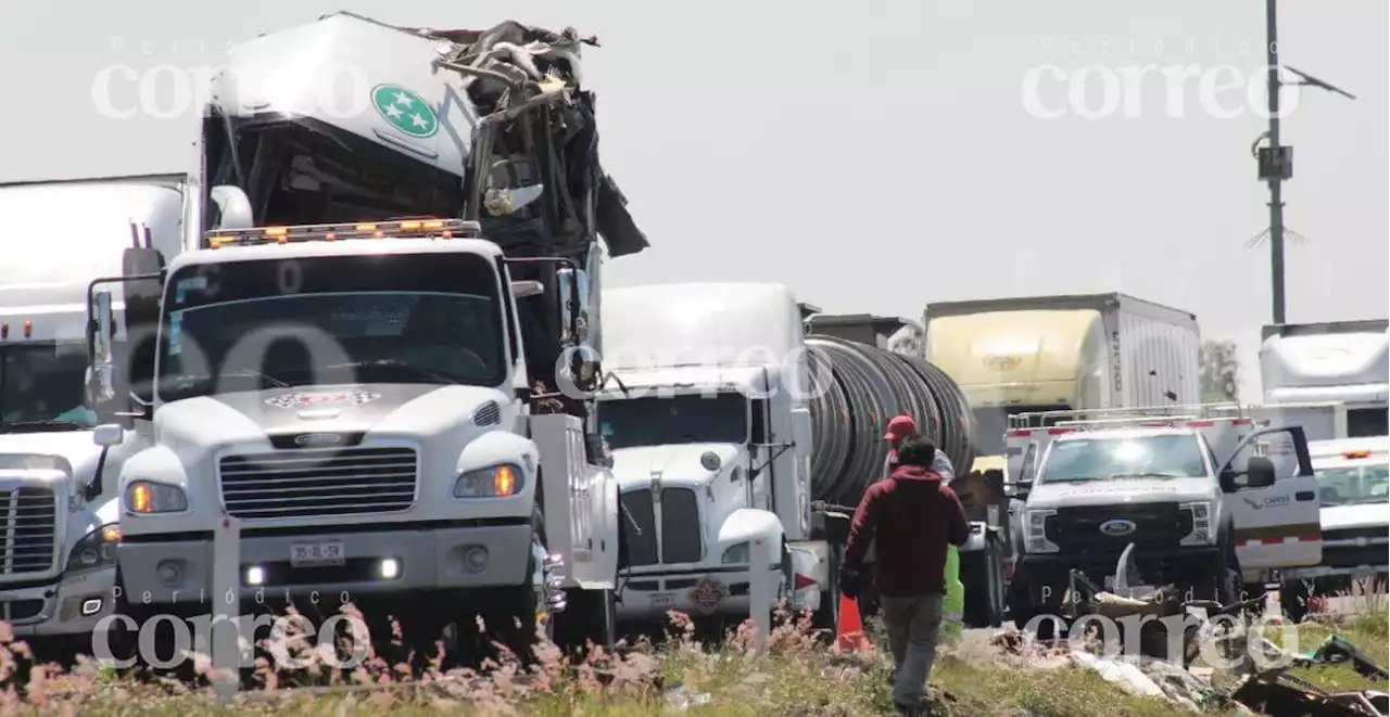 Aparatoso choque en la autopista Celaya- Salamanca deja un muerto y caos vial