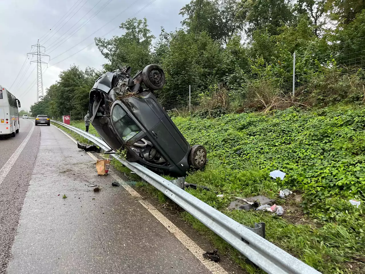 Unfall bei Suhr AG: Auto überschlägt sich auf der Autobahn A1