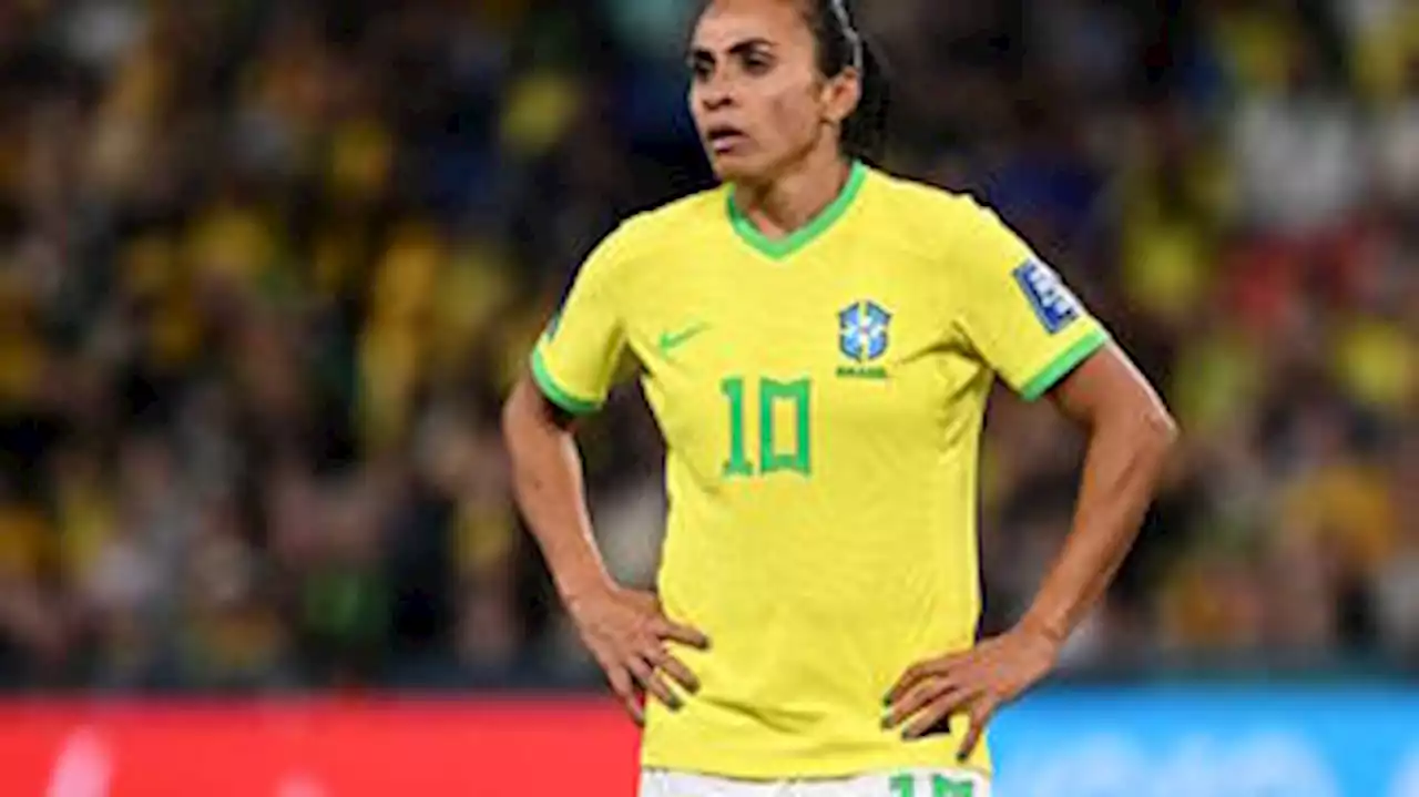 Marta fica apenas 14 minutos em campo e gera bronca da torcida: 'É inaceitável'