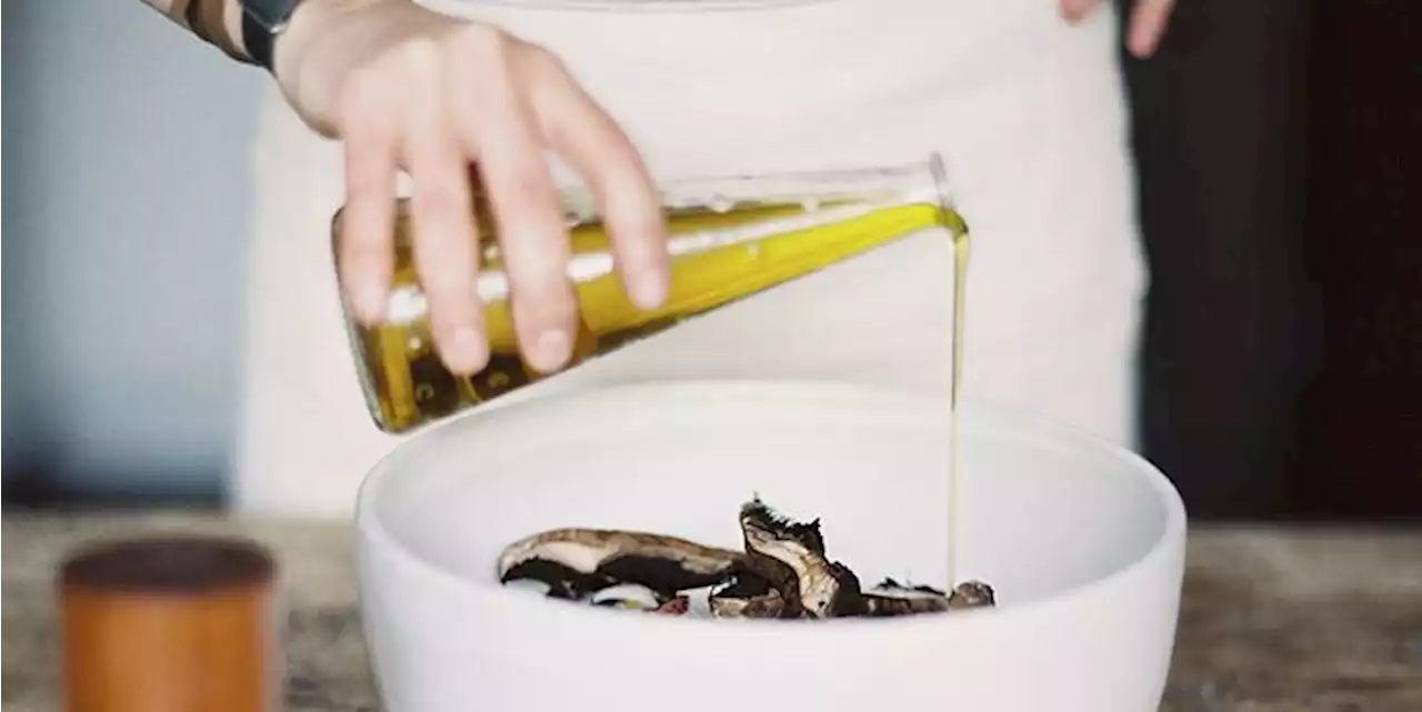 Adding More of This Oil to Your Diet Lowers Risk of Dementia-Related Death, Study Finds