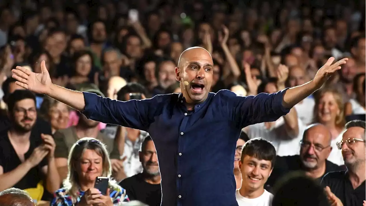 Checco Zalone derubato a Padova prima dello show: “Mi hanno rubato pure le mutande”