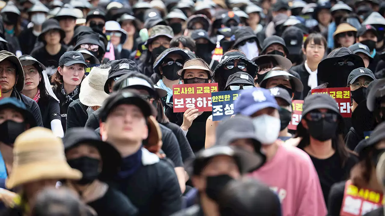 땡볕도 막지 못한 교사 집회…'악성 민원 그만'