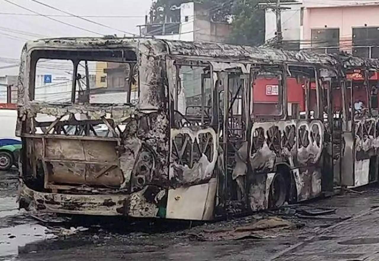 Criminosos queimam e apedrejam ônibus em Salvador (BA) - SBT News