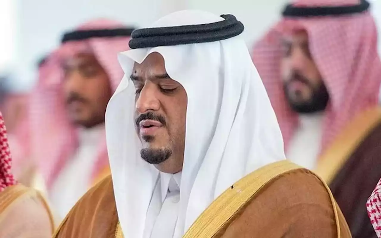 نائب أمير الرياض يؤدي صلاة الميت على الأمير تركي بن محمد بن سعود الكبير آل سعود - صحيفة تواصل الالكترونية