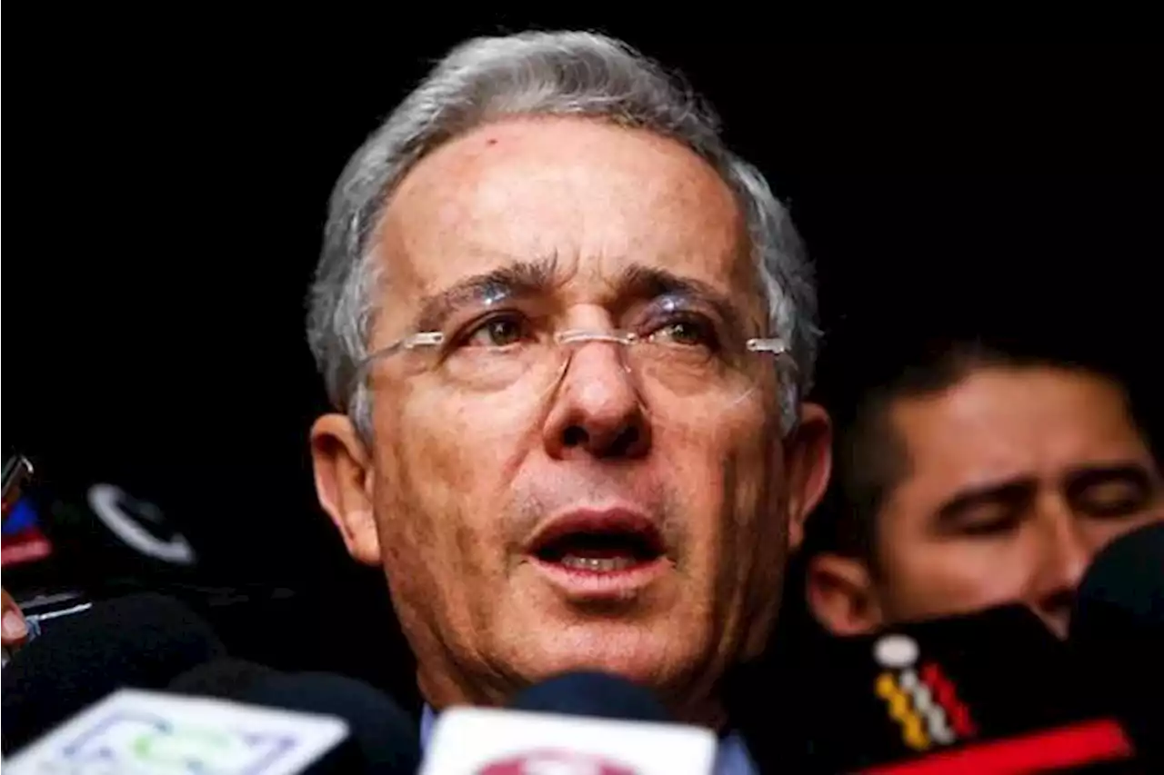 &#034;Mis padres me enseñaron a jamás alegrarme del dolor o del mal del prójimo&#034;: Uribe sobre captura de Nicolás Petro