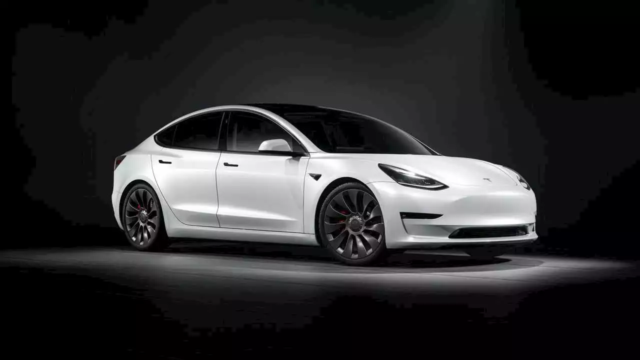 Tesla Model 3 : la nouvelle version aurait encore plus d’autonomie