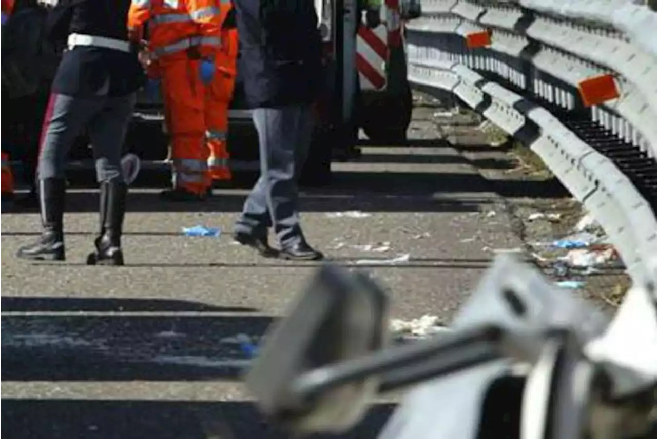 Incidente Laurentina, 20enne alla guida del Suv non stava usando cellulare