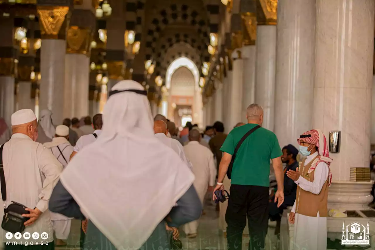 جريدة الرياض | تواصل توافد الحجاج على المدينة المنورة بعد أن منّ الله عليهم بأداء مناسك الحج