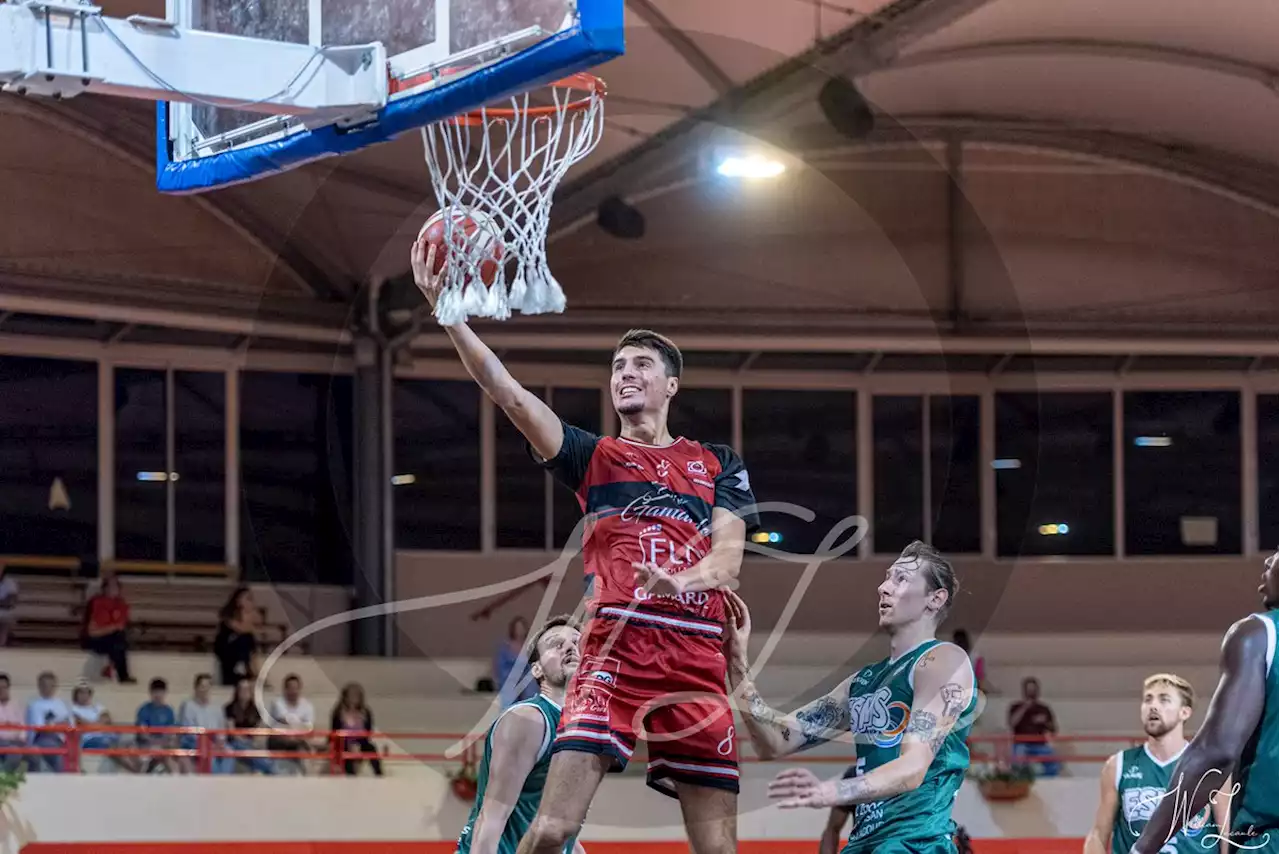 Louis Gibey rejoint Poissy, qui garde six joueurs - BeBasket