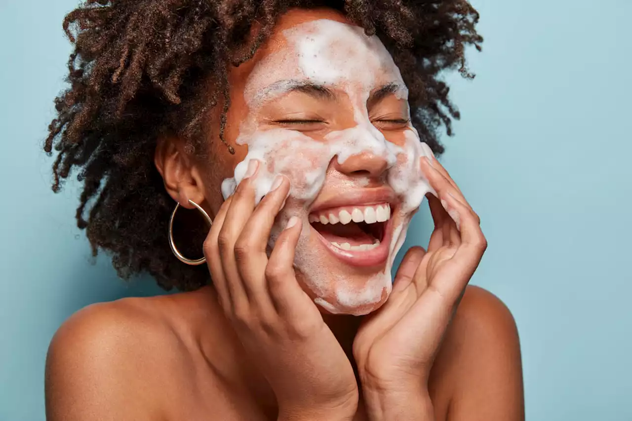 Vous avez une peau sèche ? Voici LE produit à ne plus utiliser le matin pour une peau hydratée