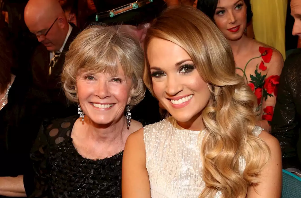 Carrie Underwood Gets Matching Tattoos With 74-Year-Old Mom & Sisters: See the Pics