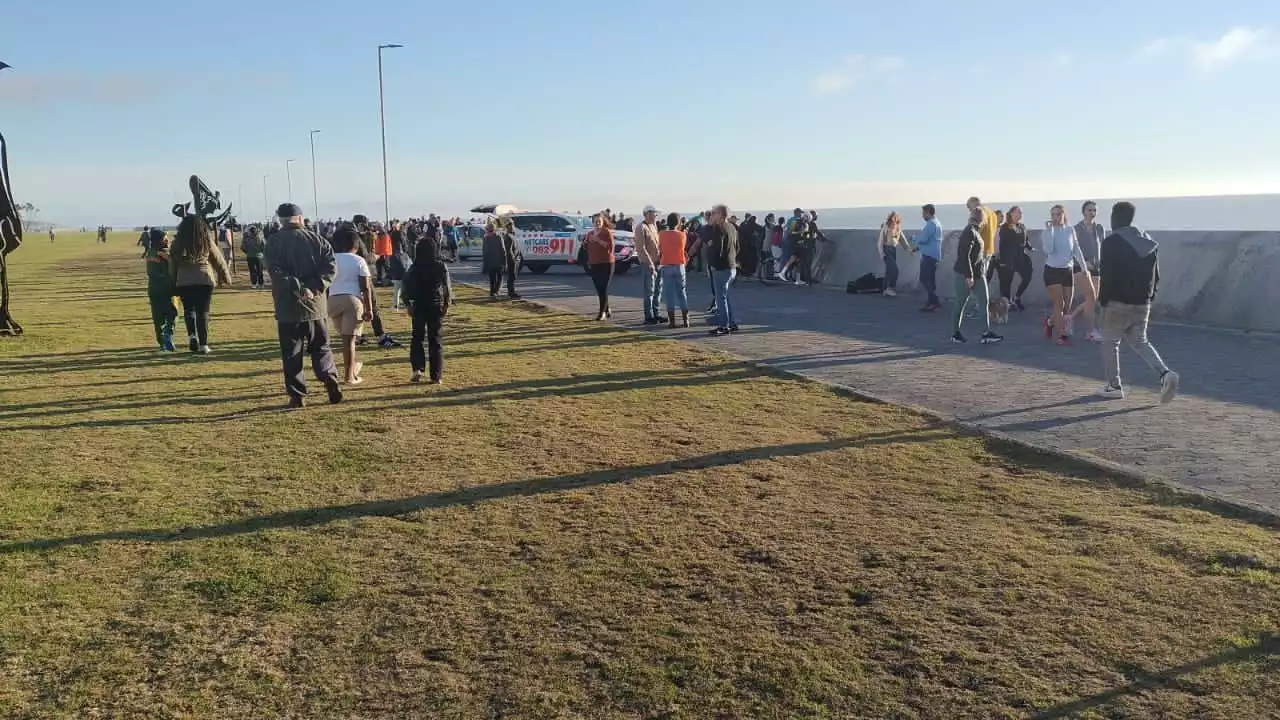 Paraglider crashes into ocean near Winchester Hotel in Sea Point