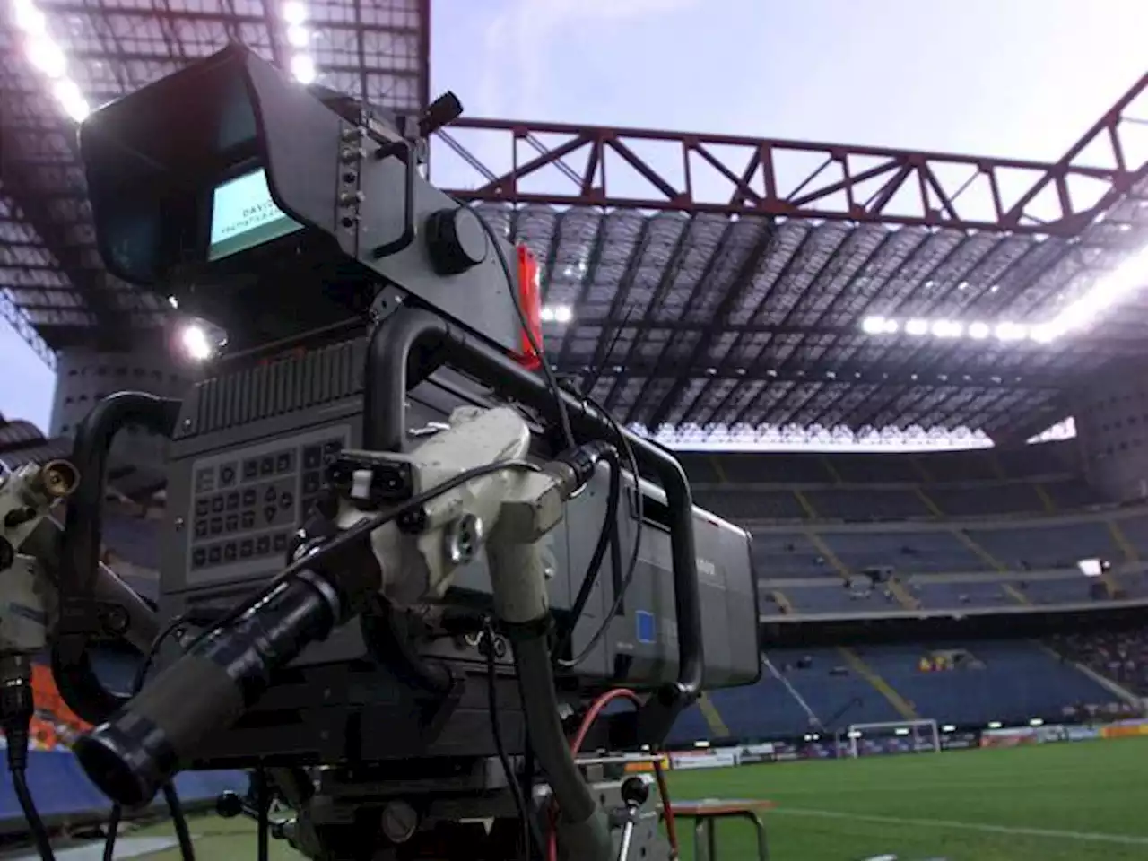 Diritti tv, la Lega Calcio respinge le offerte per la serie A: via alle trattative private