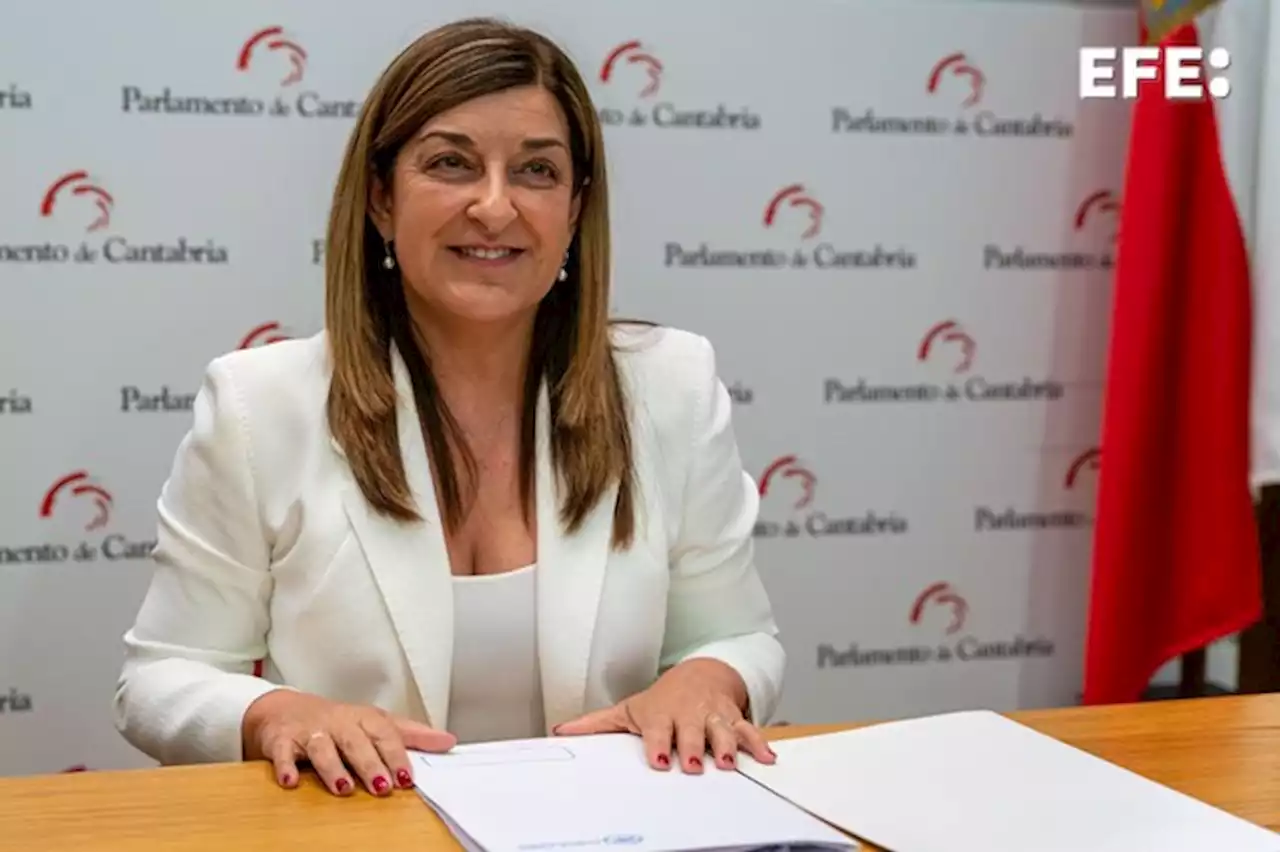 Sáenz de Buruaga, primera presidenta de Cantabria