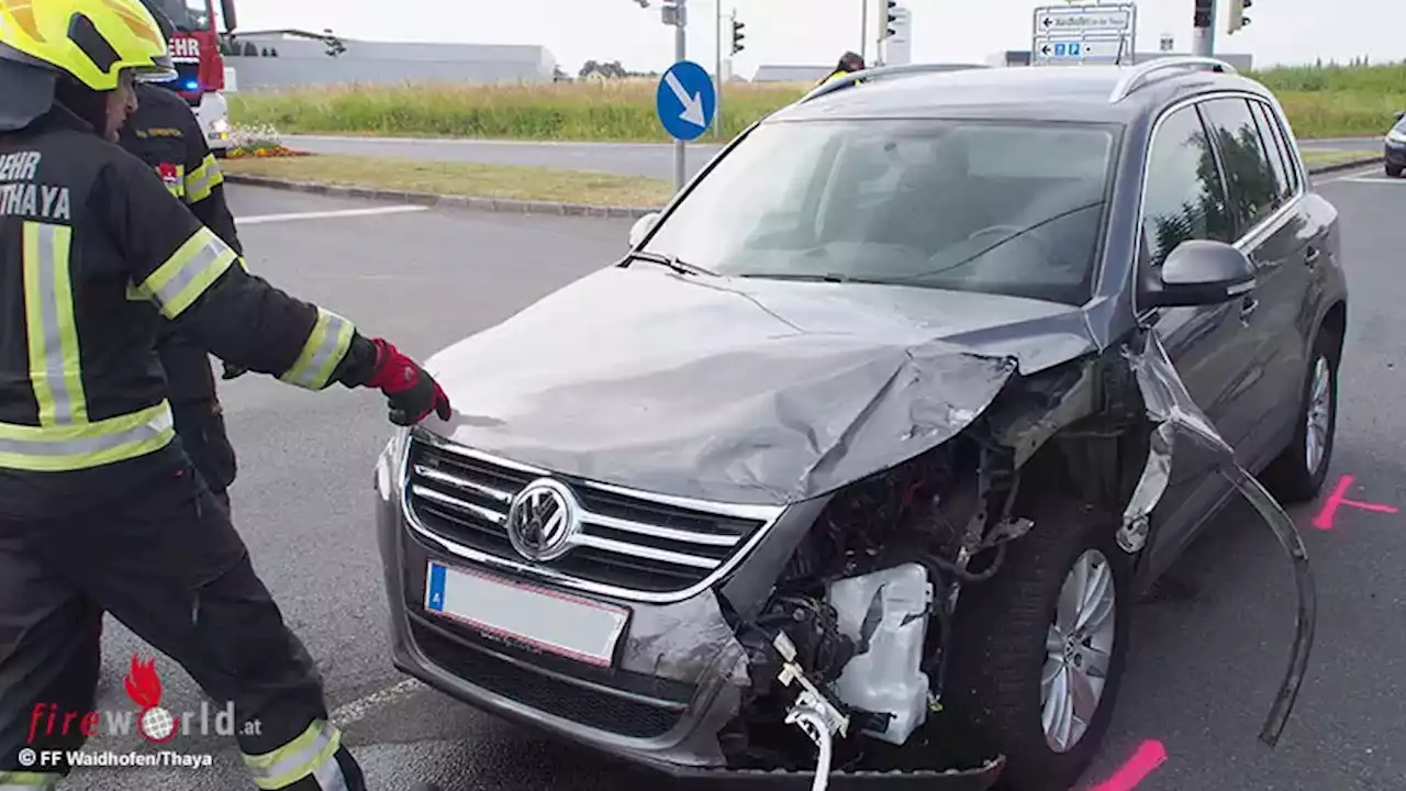 Nö: Zusammenstoß zweier Pkw auf Ampelkreuzung in Waidhofen / Thaya