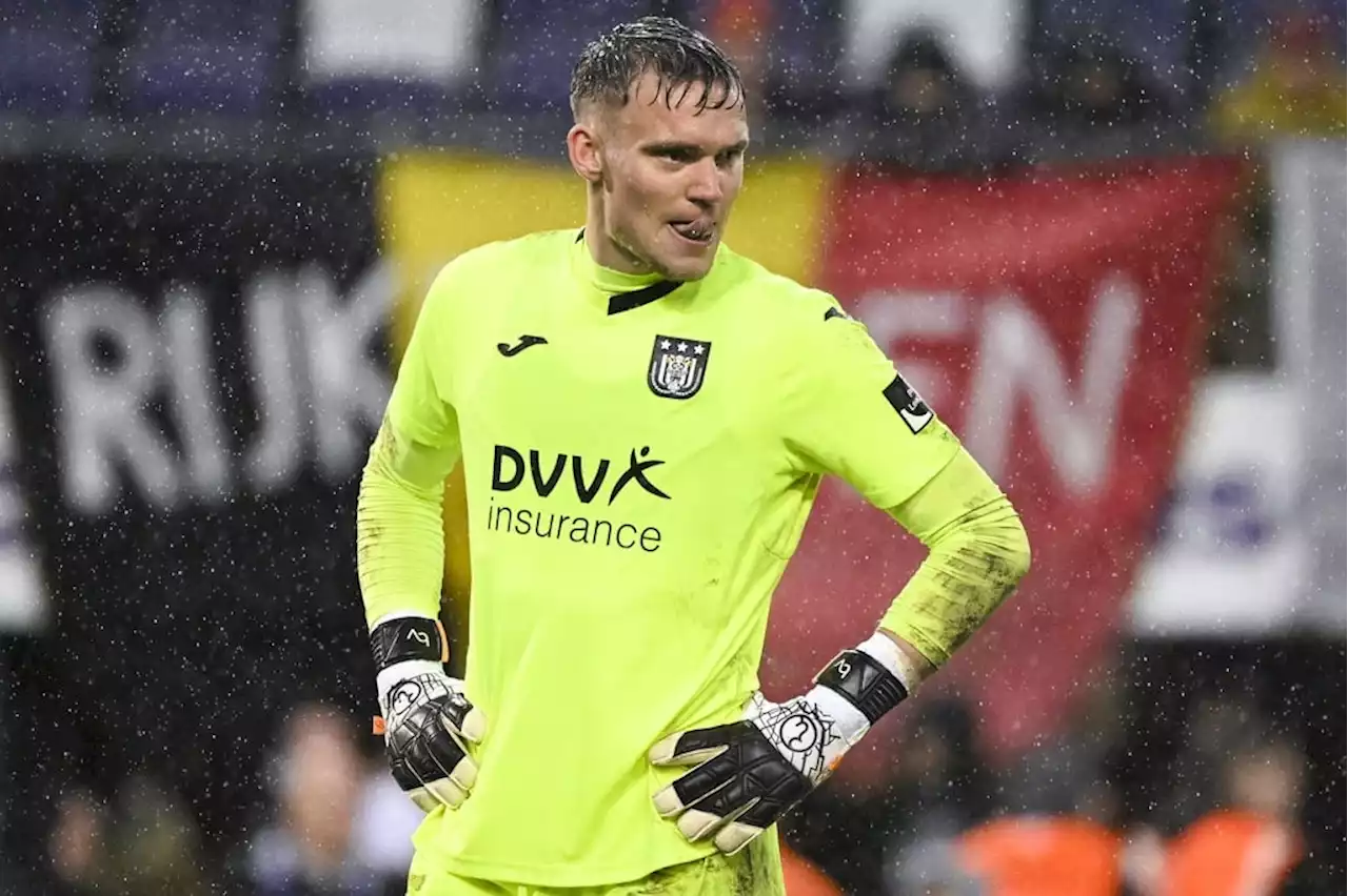 Brighton sign keeper Verbruggen from Anderlecht