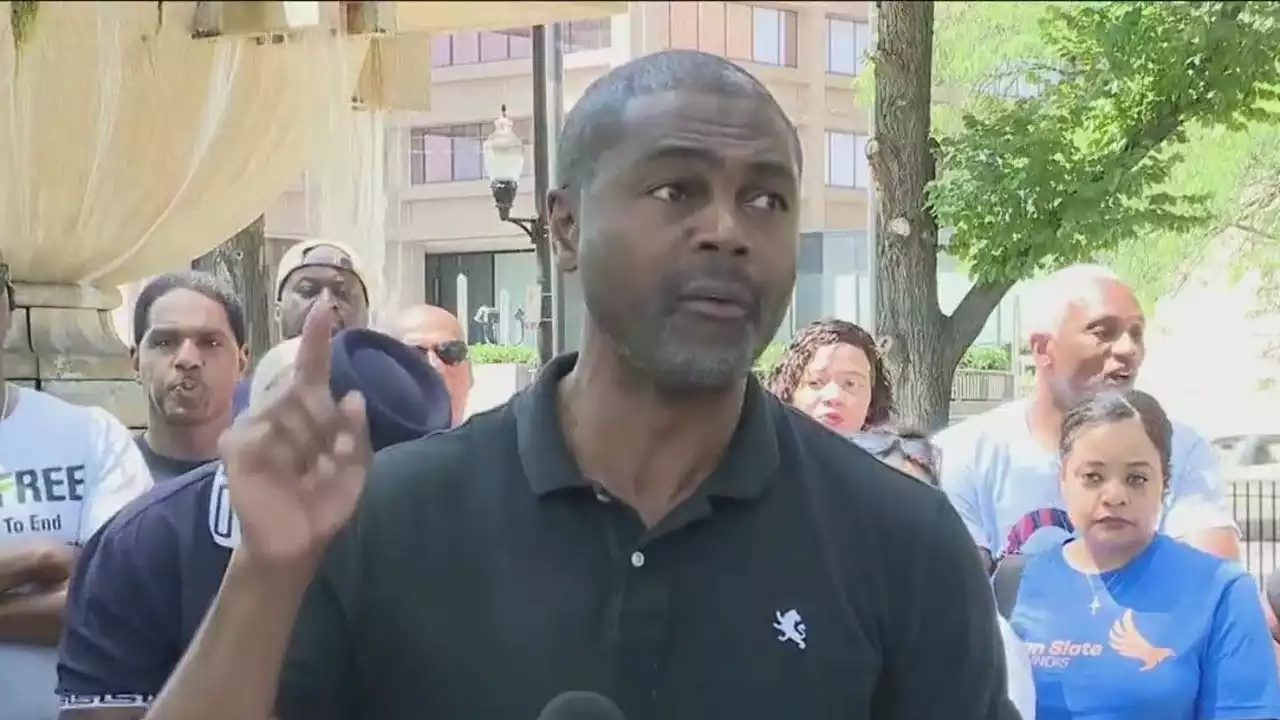 State Rep. La Shawn Ford leads rally for the formerly incarcerated