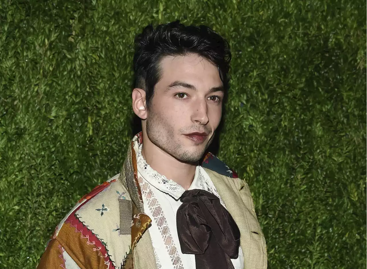 Ezra Miller se manifesta após ordem de proteção sobre assédio a criança de 11 anos expirar