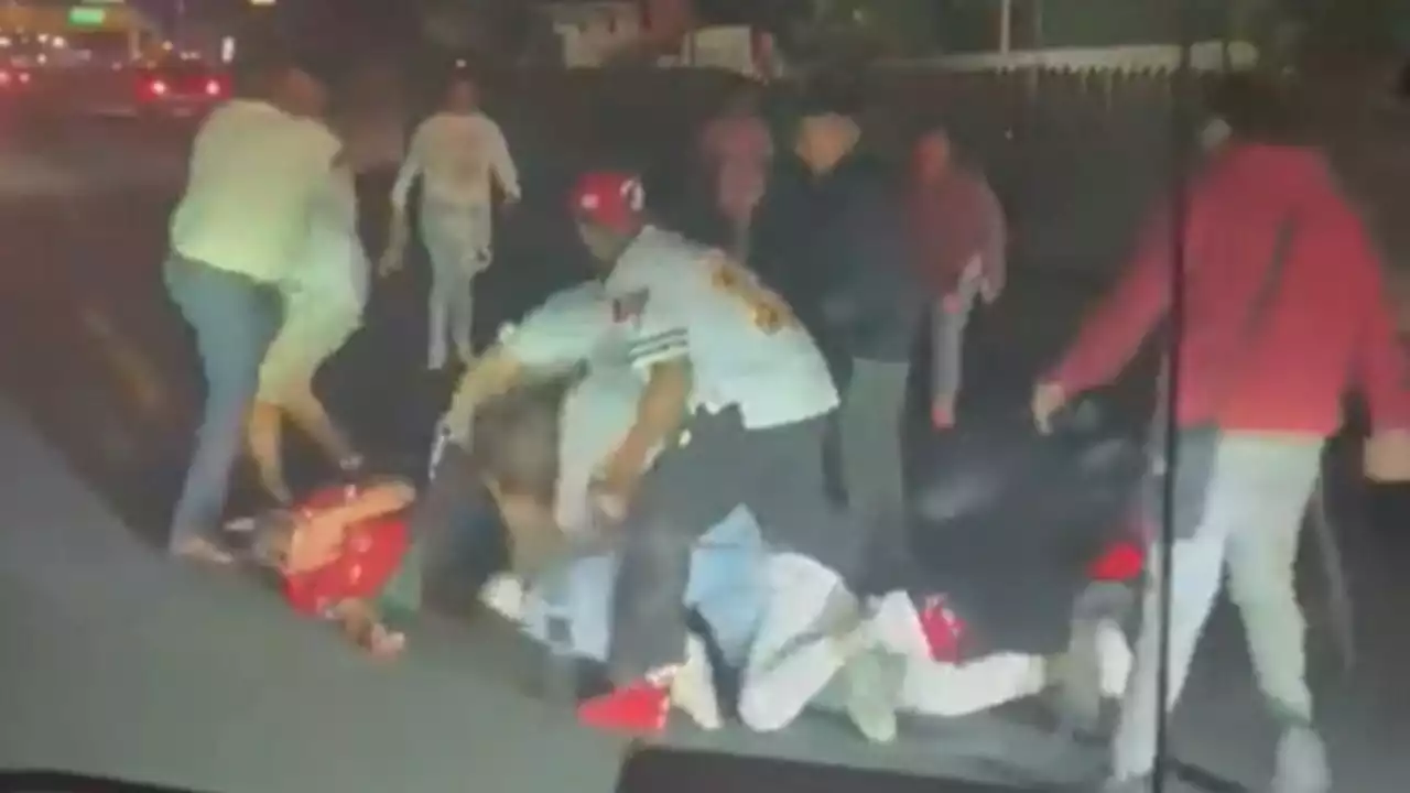 VIDEO: automovilistas se agarran a golpes en plena Autopista México - Puebla