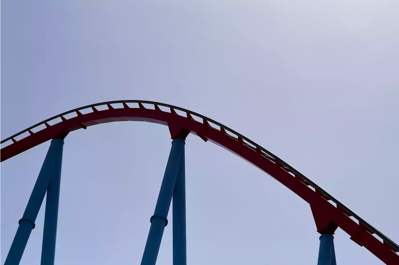 Caught On Camera: Crack In Support Beam Bends As Roller Coaster Roars By