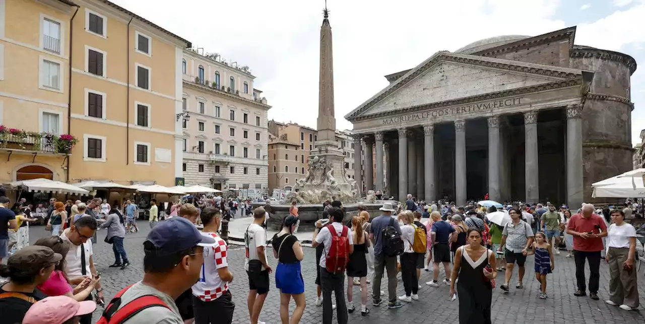 Da oggi a Roma i turisti dovranno pagare 5 euro per visitare il Pantheon - Il Post