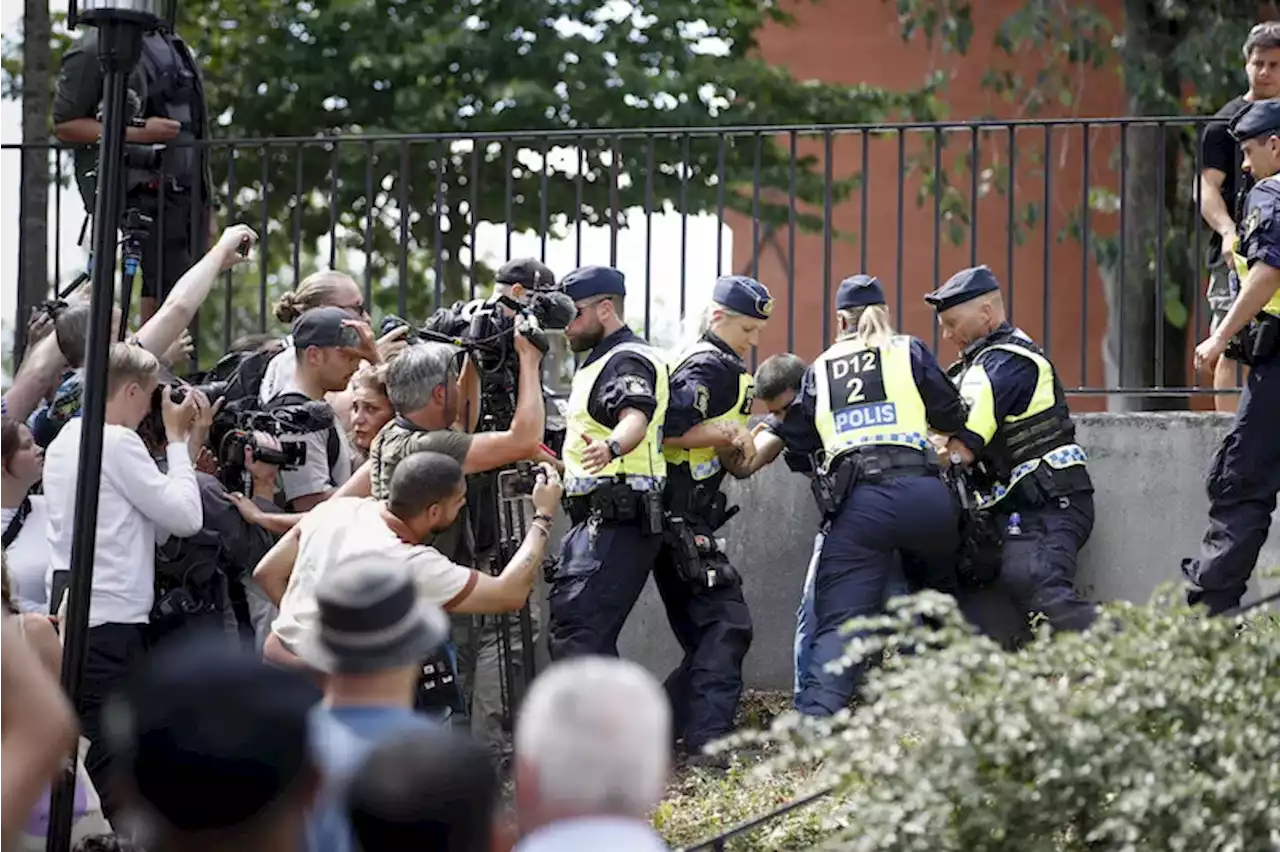 Il governo svedese ha condannato la manifestazione della scorsa settimana in cui è stato bruciato un Corano - Il Post