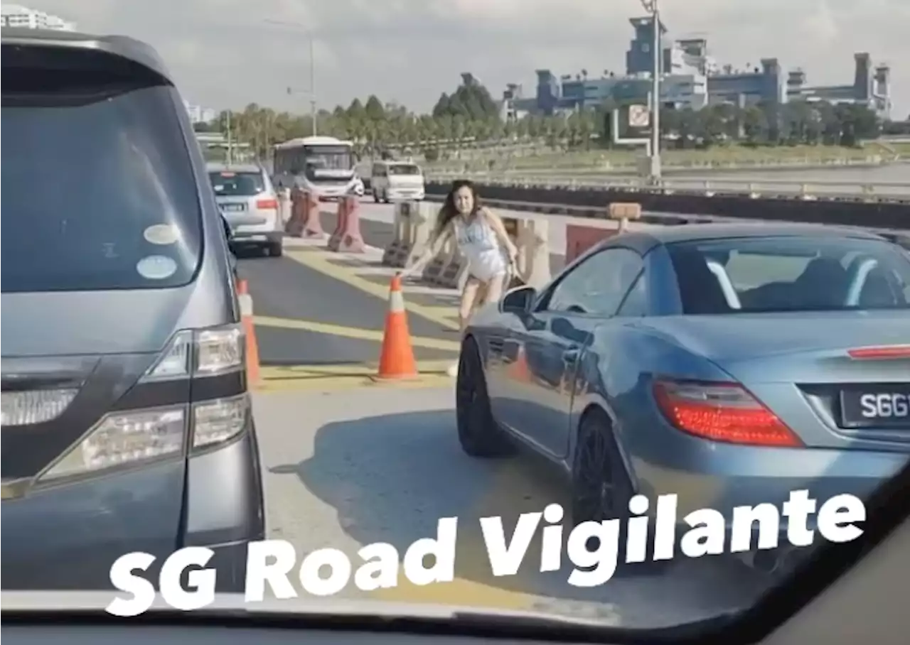 Woman in Mercedes lambasted for moving cones to cut queue at Causeway - Singapore News