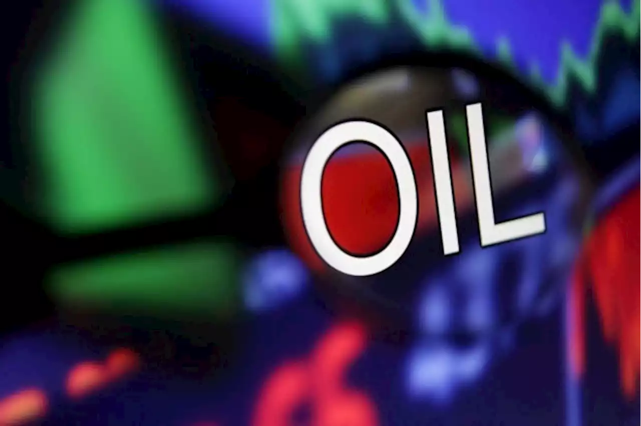 Oil prices slip on global economic slowdown fears