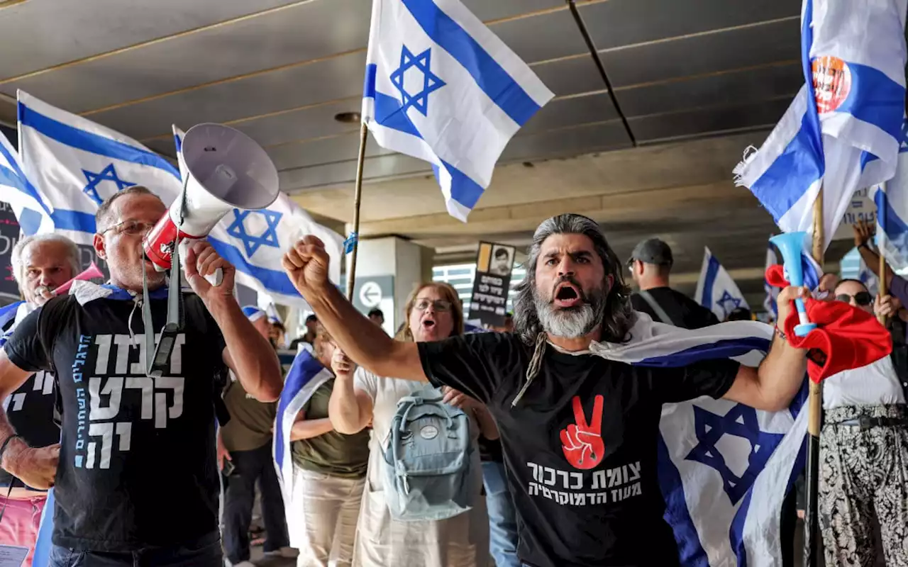 Centenas de israelenses protestam no aeroporto de Tel Aviv contra reforma judicial | Mundo e Ciência | O Dia