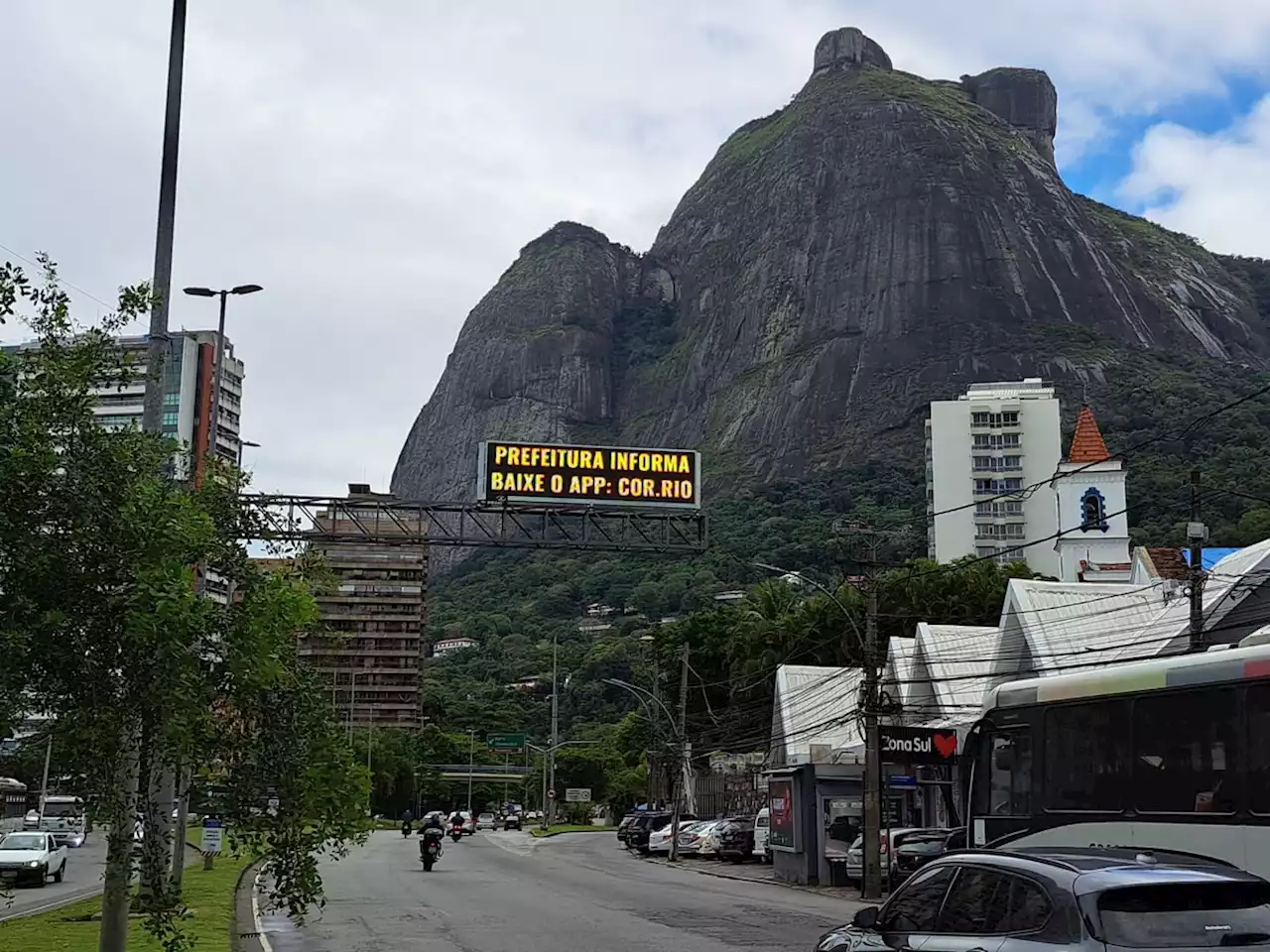 Novos painéis no trânsito do Rio exibem mensagens sobre condição de tráfego, alertas, obras e eventos